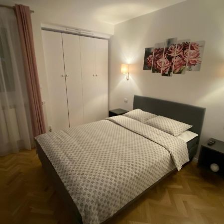 Center Loft Lägenhet Buzău Exteriör bild