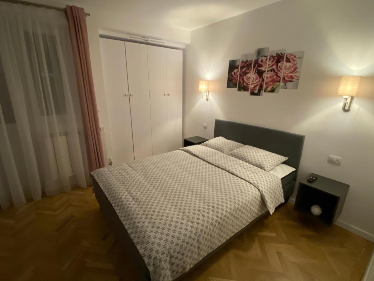 Center Loft Lägenhet Buzău Exteriör bild