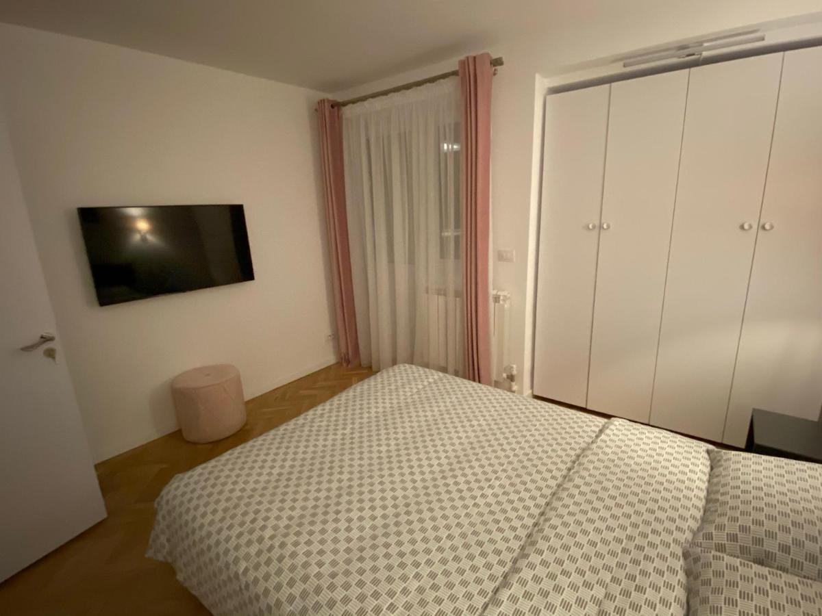 Center Loft Lägenhet Buzău Exteriör bild